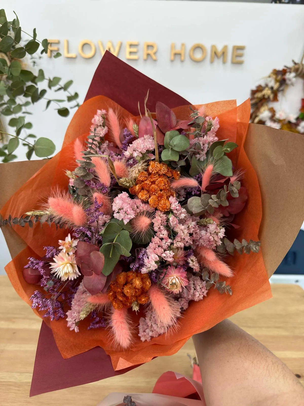 Ramo otoñal de flor seca en naranja, rosa y morado